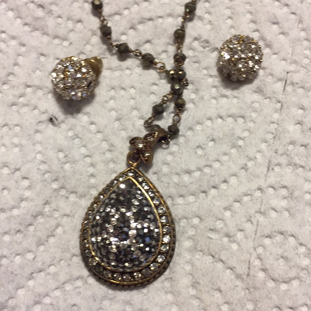 Very festive 10 inches costume necklace